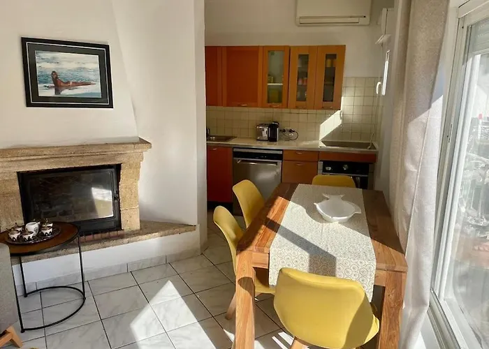 Super Avec Terrasse, Centre Apartment